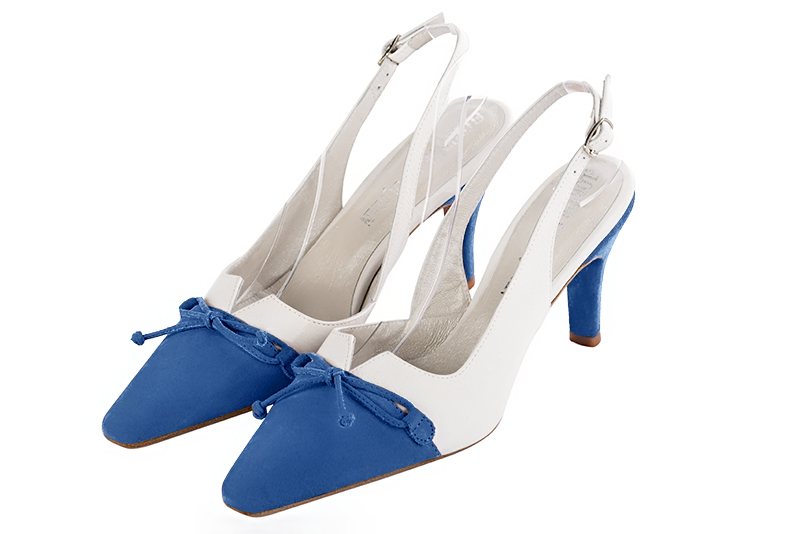 Electric blue and pure white women's open back shoes, with a knot. Tapered toe. High slim heel. Front view - Florence KOOIJMAN